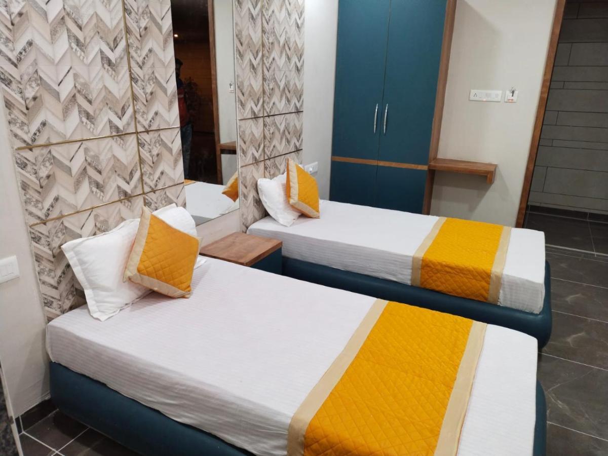 Hotel Dolphin Residency Pātan Exteriér fotografie