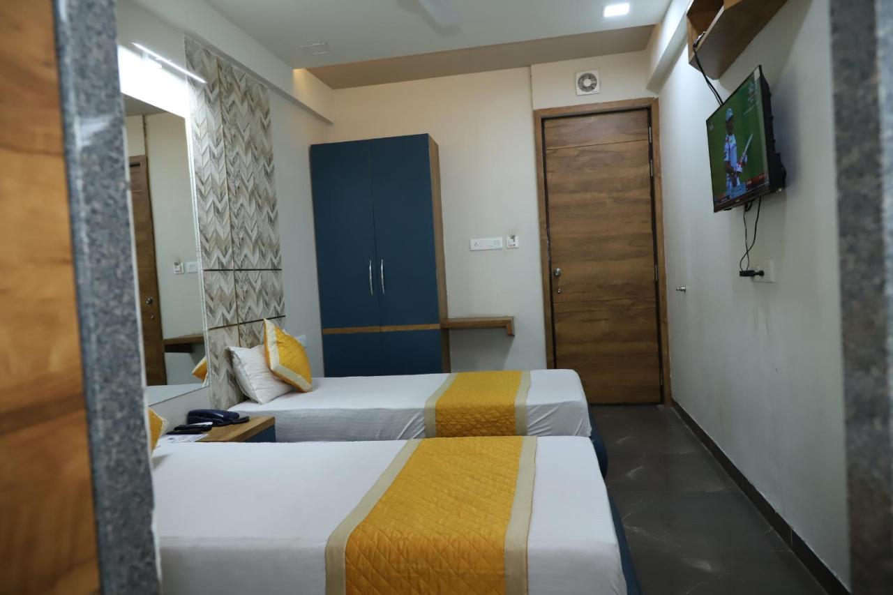Hotel Dolphin Residency Pātan Exteriér fotografie