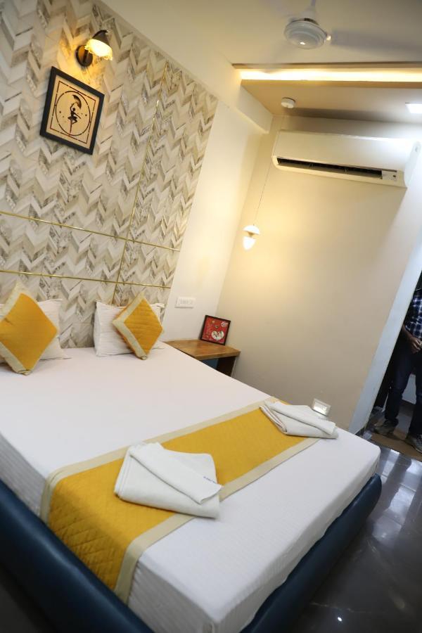 Hotel Dolphin Residency Pātan Exteriér fotografie